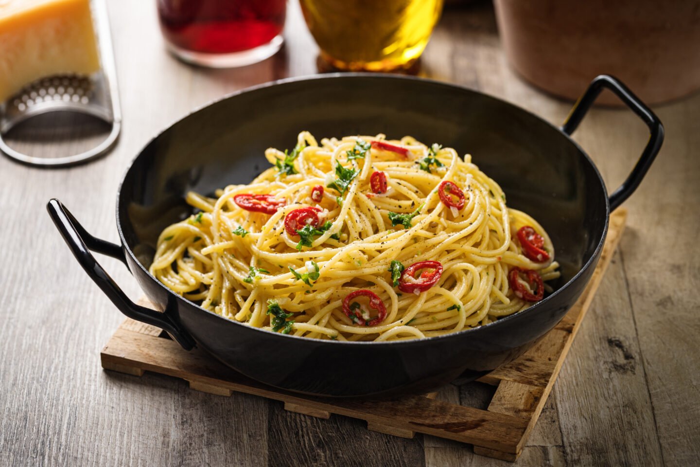 Spaghetti Aglio Olio, prosty przepis na klasyczną włoską potrawę